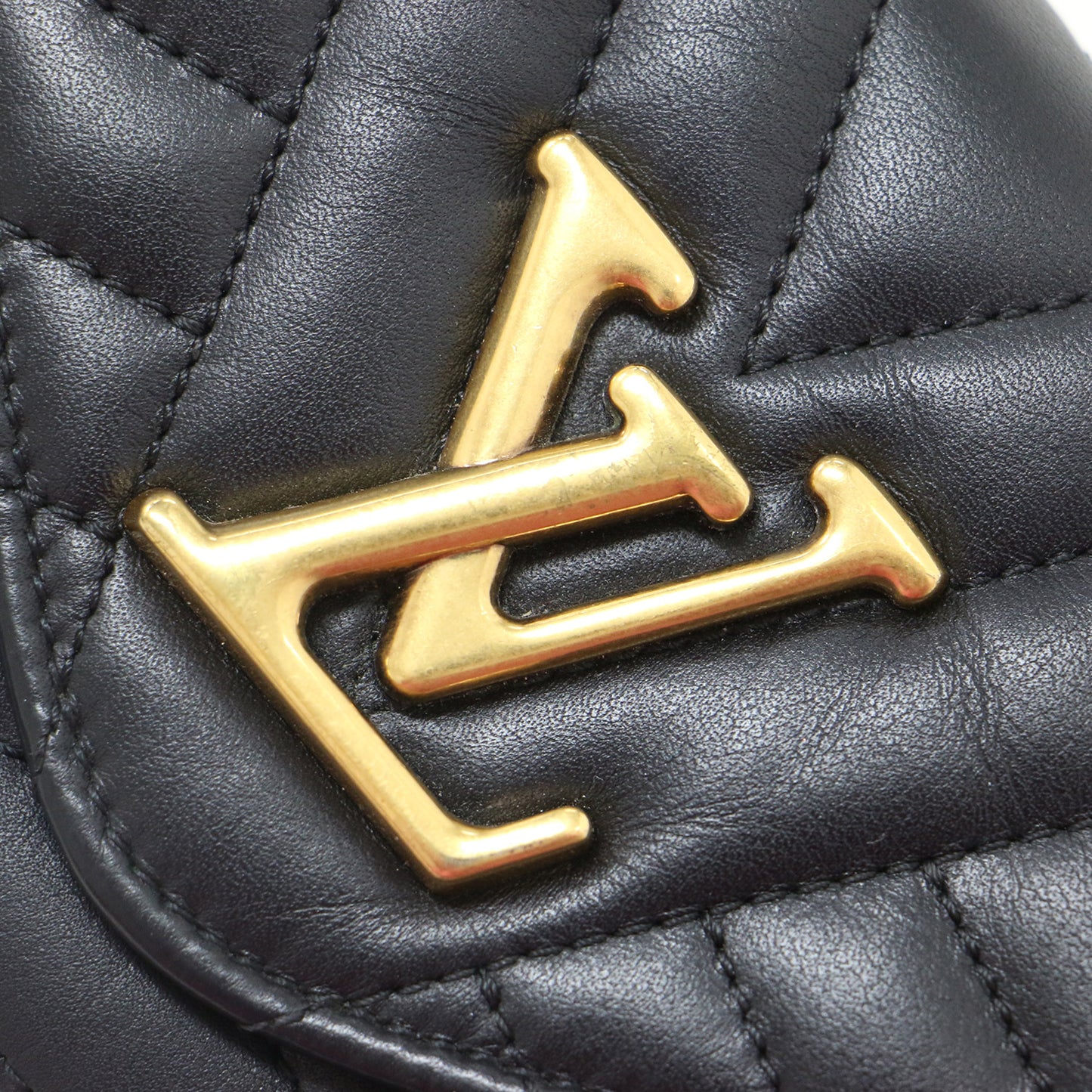 ニューウェーブ ロング ウォレット M63298 / 二つ折り 長財布 ストラップ ロゴ キルティング レザー