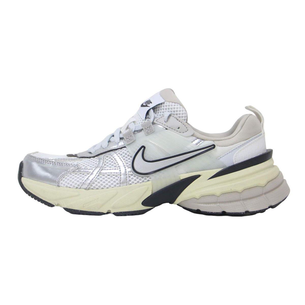 ローカット スニーカー V2K RUN FD0736-100 / メッシュ レースアップ チャンキーソール