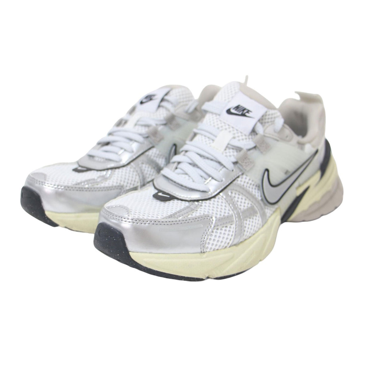 ローカット スニーカー V2K RUN FD0736-100 / メッシュ レースアップ チャンキーソール