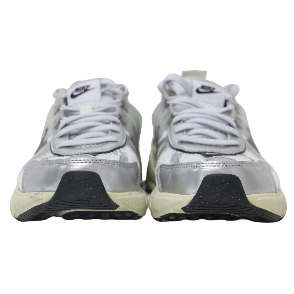 ローカット スニーカー V2K RUN FD0736-100 / メッシュ レースアップ チャンキーソール