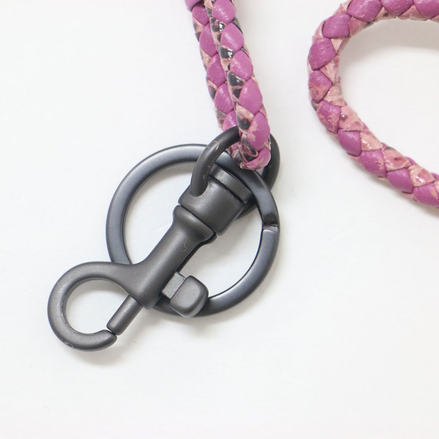 イントレチャート ロング ストラップ / ネックストラップ 編み込み レザー キーリング