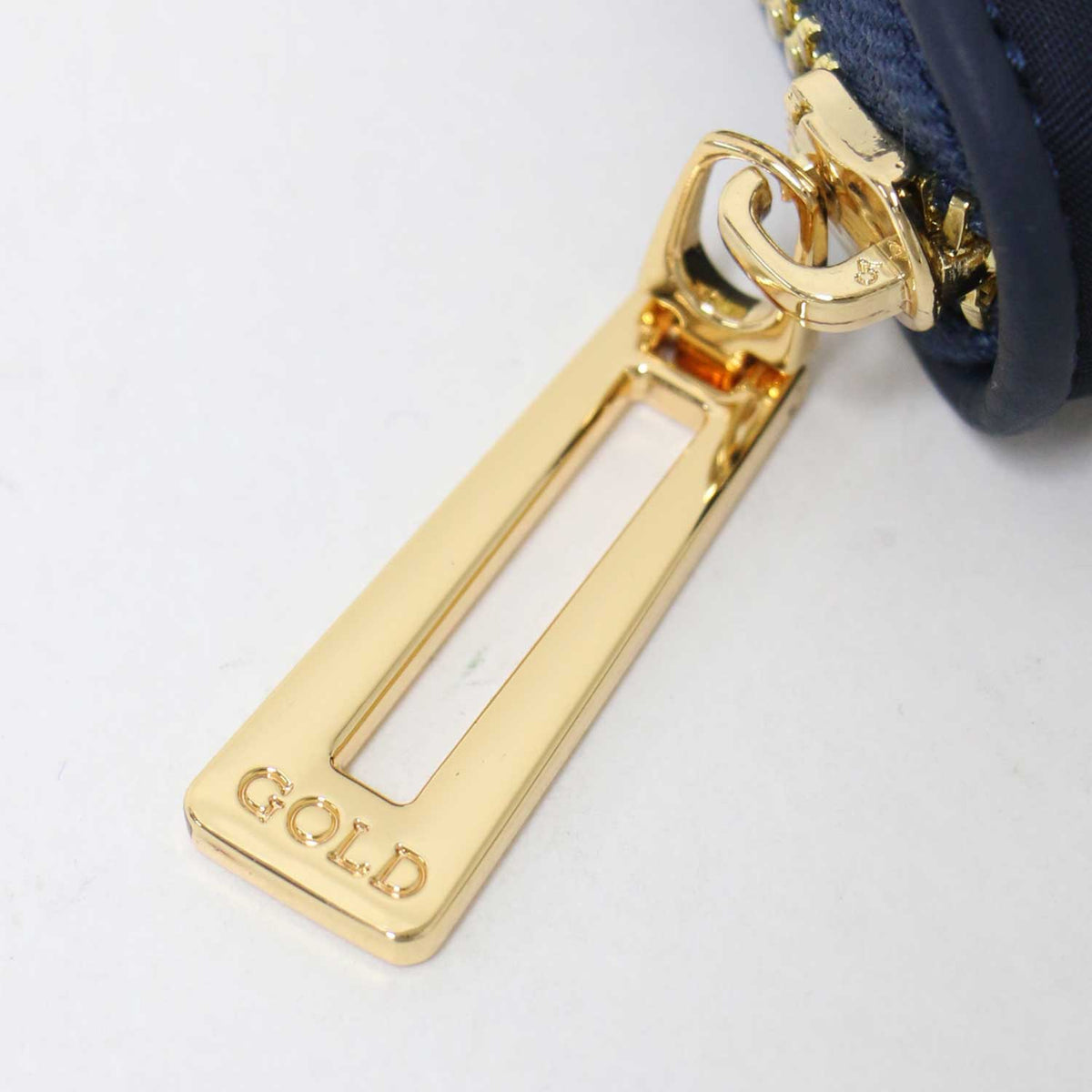 GOLD POCONO NYLON ラウンドファスナー ウォレット / 長財布 メタルロゴ ナイロン
