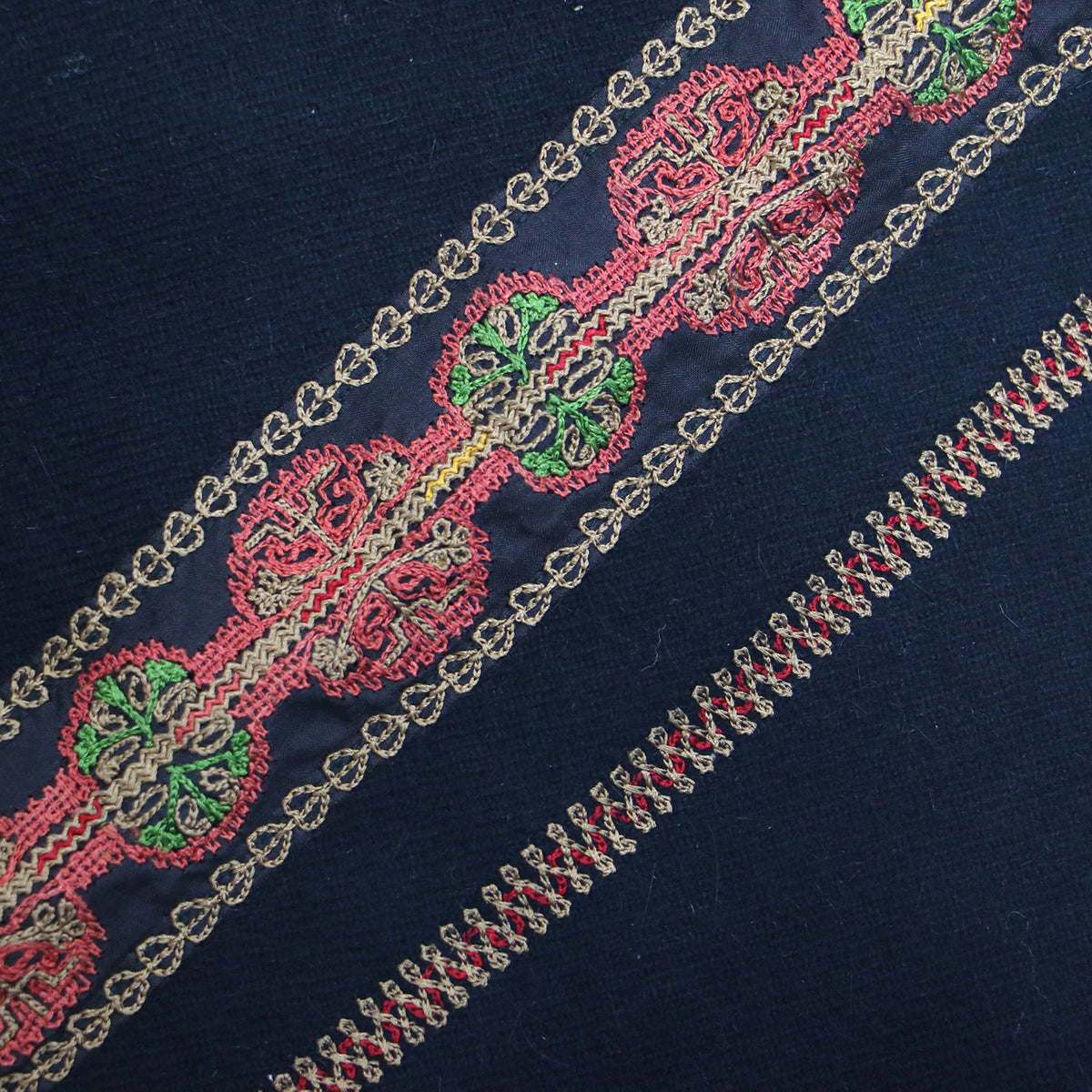 ウール エスニック柄 刺繍入り ストール / フリンジ マフラー