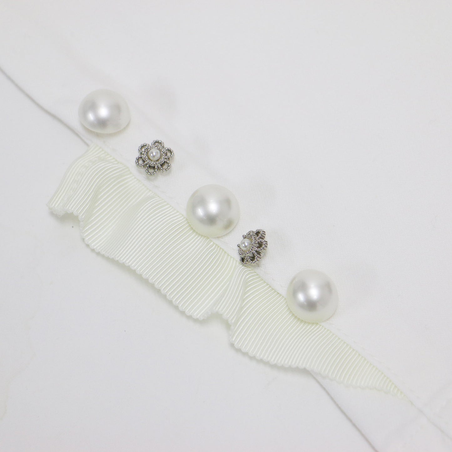 ボタン アクセント デニム パンツ / スリム ストレート 裾 フリル パール ストレッチ コットン