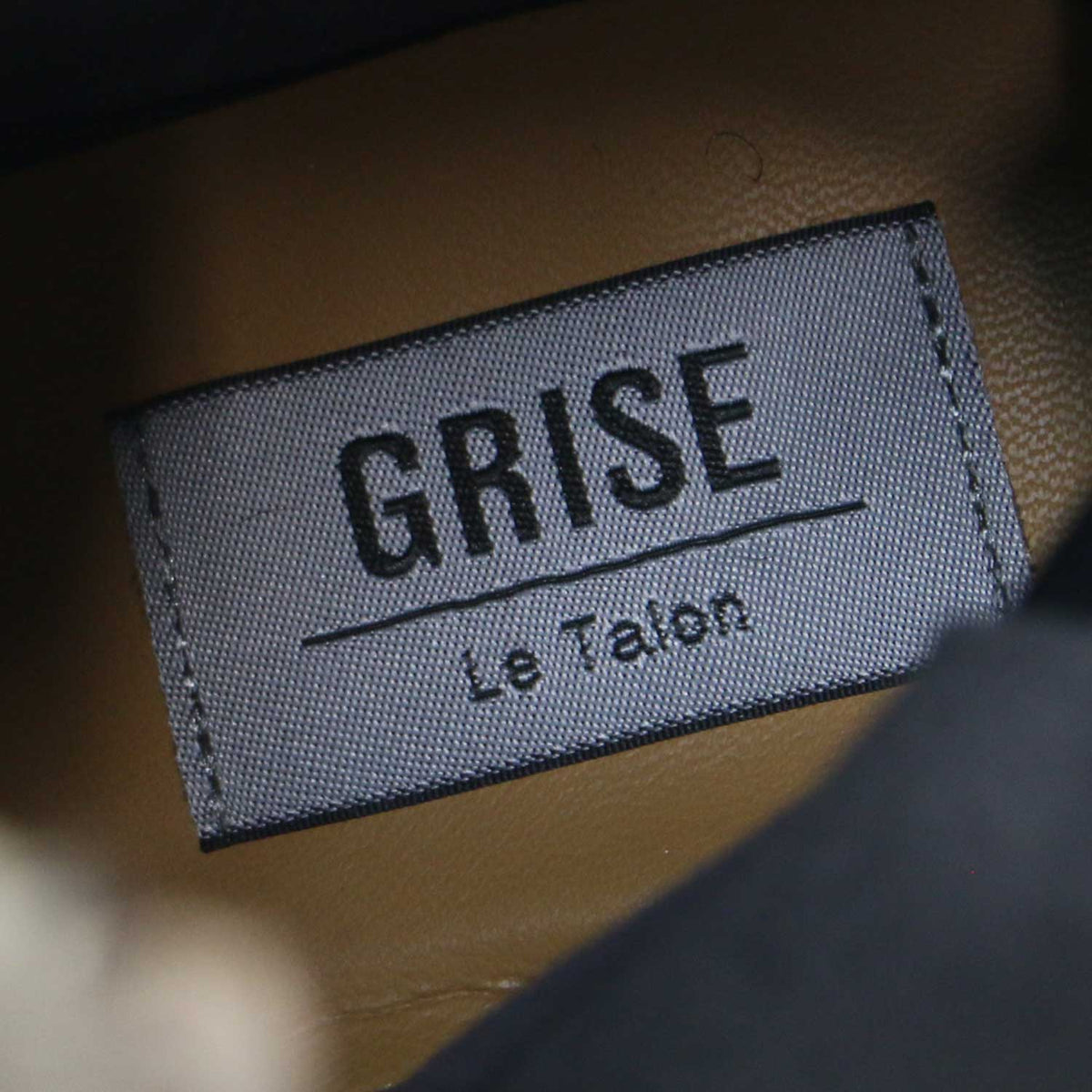 GRISE 6cm レザー オブリークフィット ショート ブーツ / 太ヒール パイソン柄 型押し