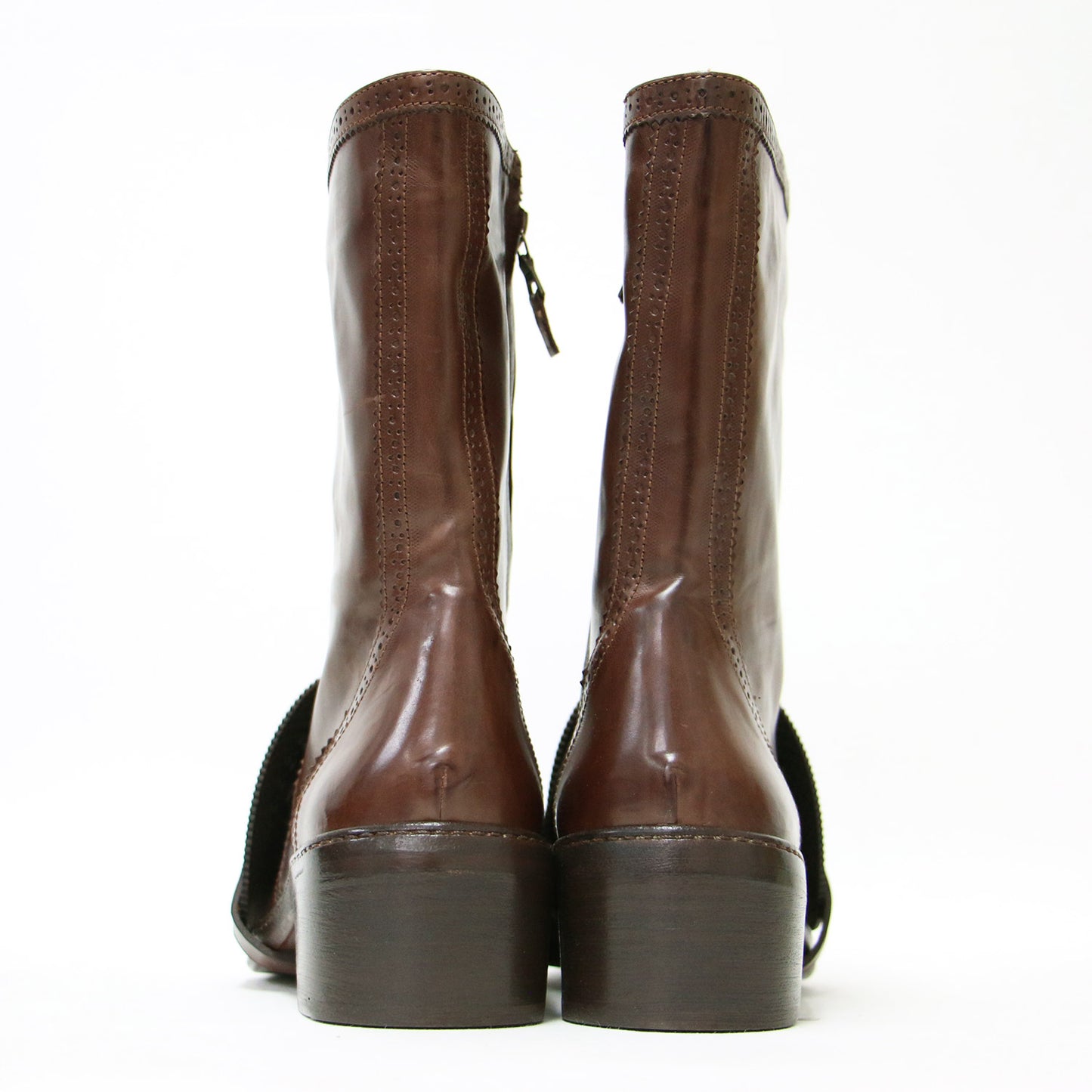 レザー ウィングチップ サイドジップ ブーツ / ミドル丈 ベルト カッティングレザー スタックヒール