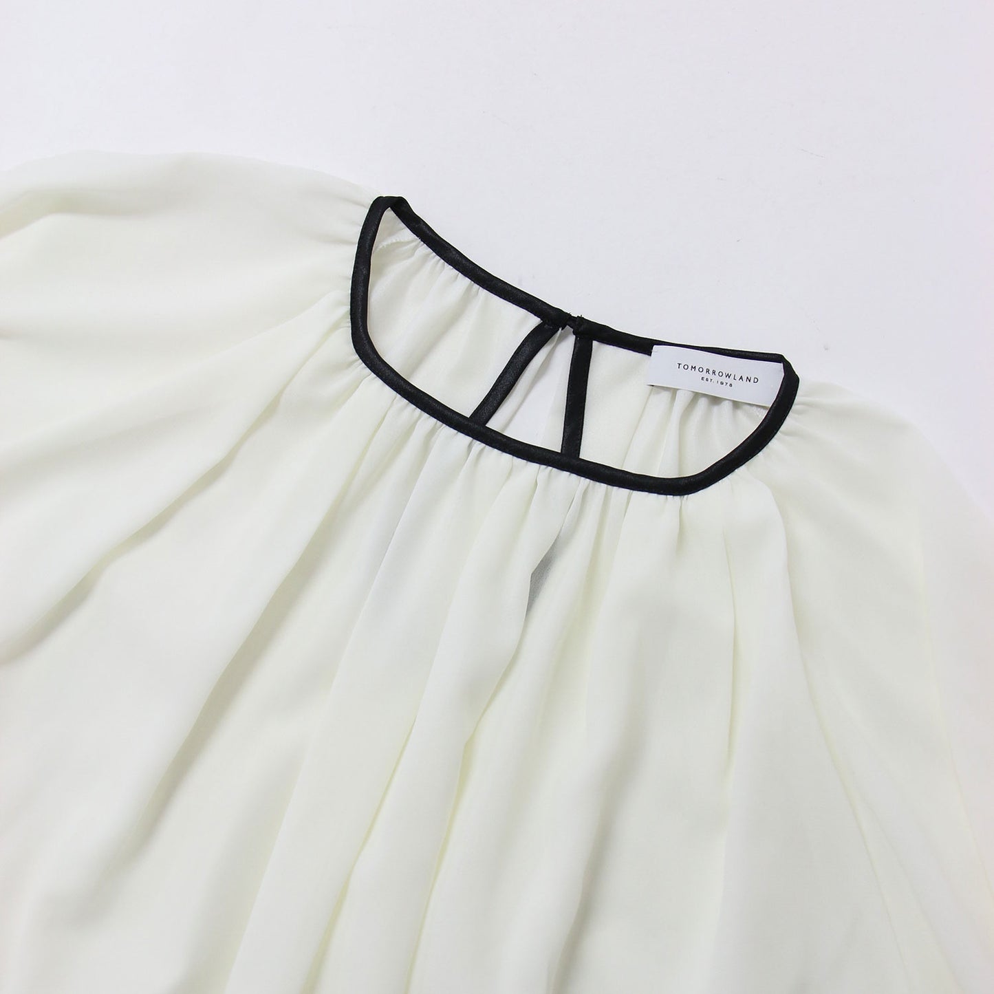 リキッドジョーゼット ギャザーネック ブラウス / 長袖 バイカラー パイピング