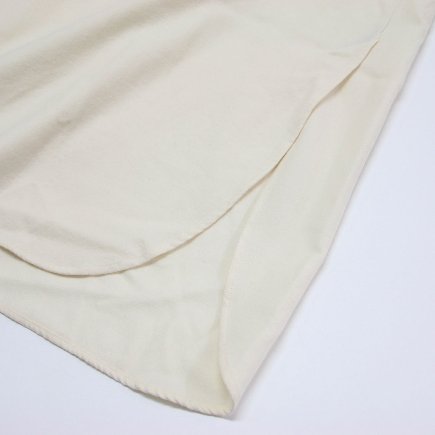 ウール ロング シャツワンピース / 長袖 スタンドカラー ロング丈 ボックスシルエット スリット