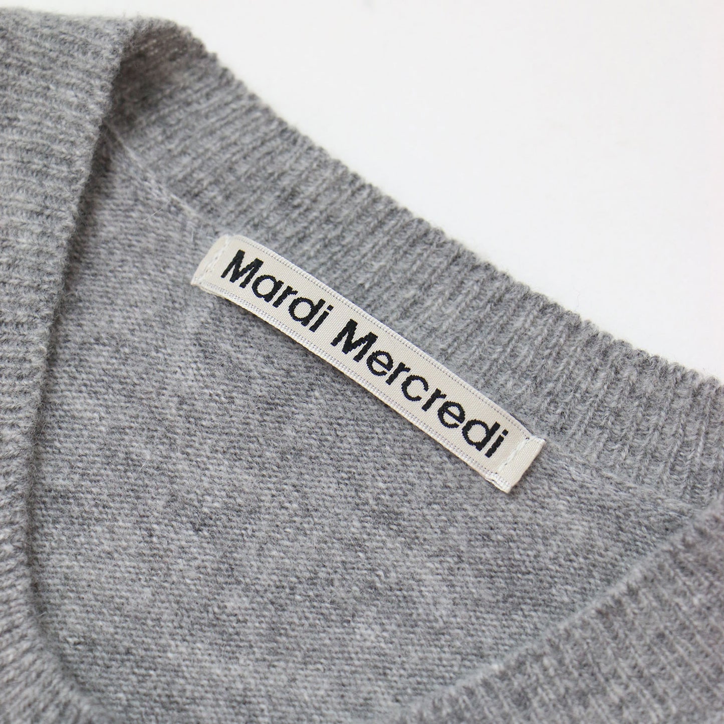 カシミヤ ブレンド ラウンドネック カーディガン / CASHMERE BLENDED CARDIGAN ROUND NECK ニット 長袖 FLOWER MARDI フラワー 刺繍