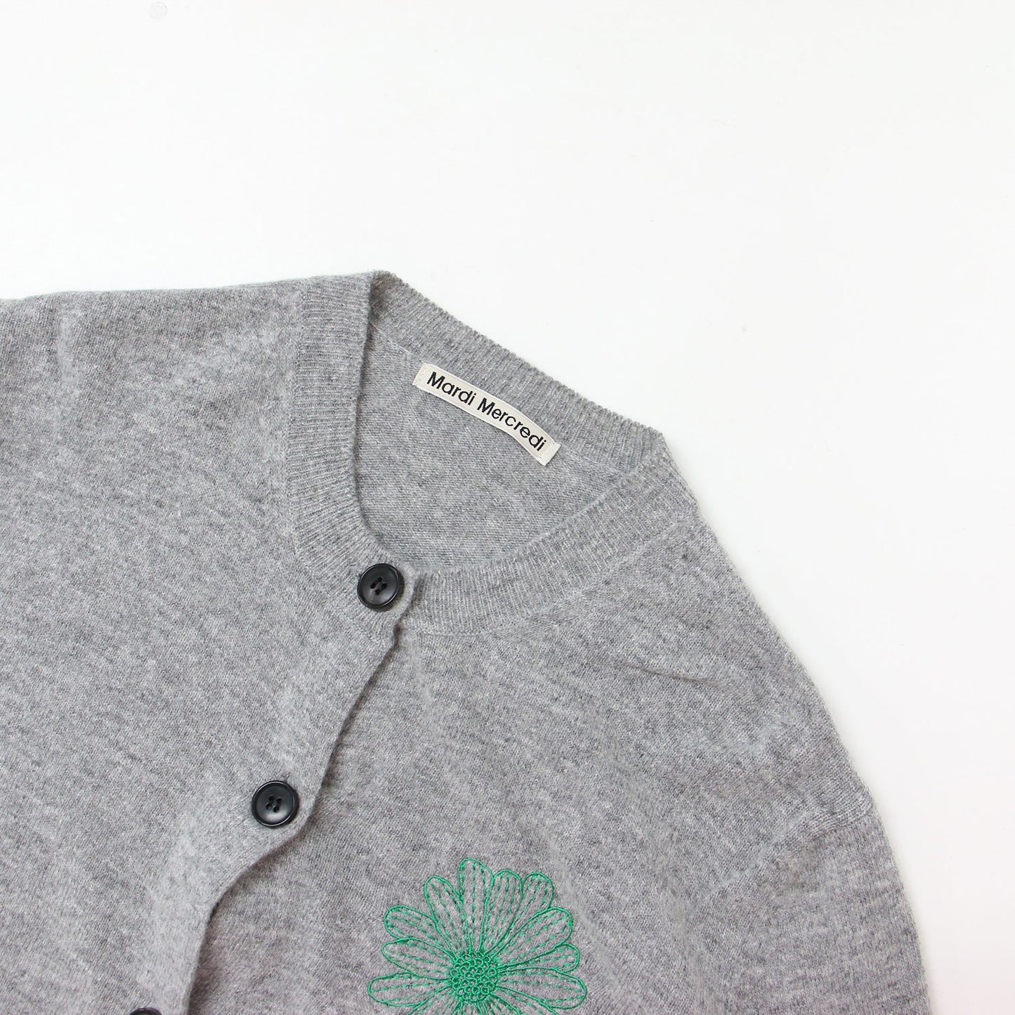 カシミヤ ブレンド ラウンドネック カーディガン / CASHMERE BLENDED CARDIGAN ROUND NECK ニット 長袖 FLOWER MARDI フラワー 刺繍