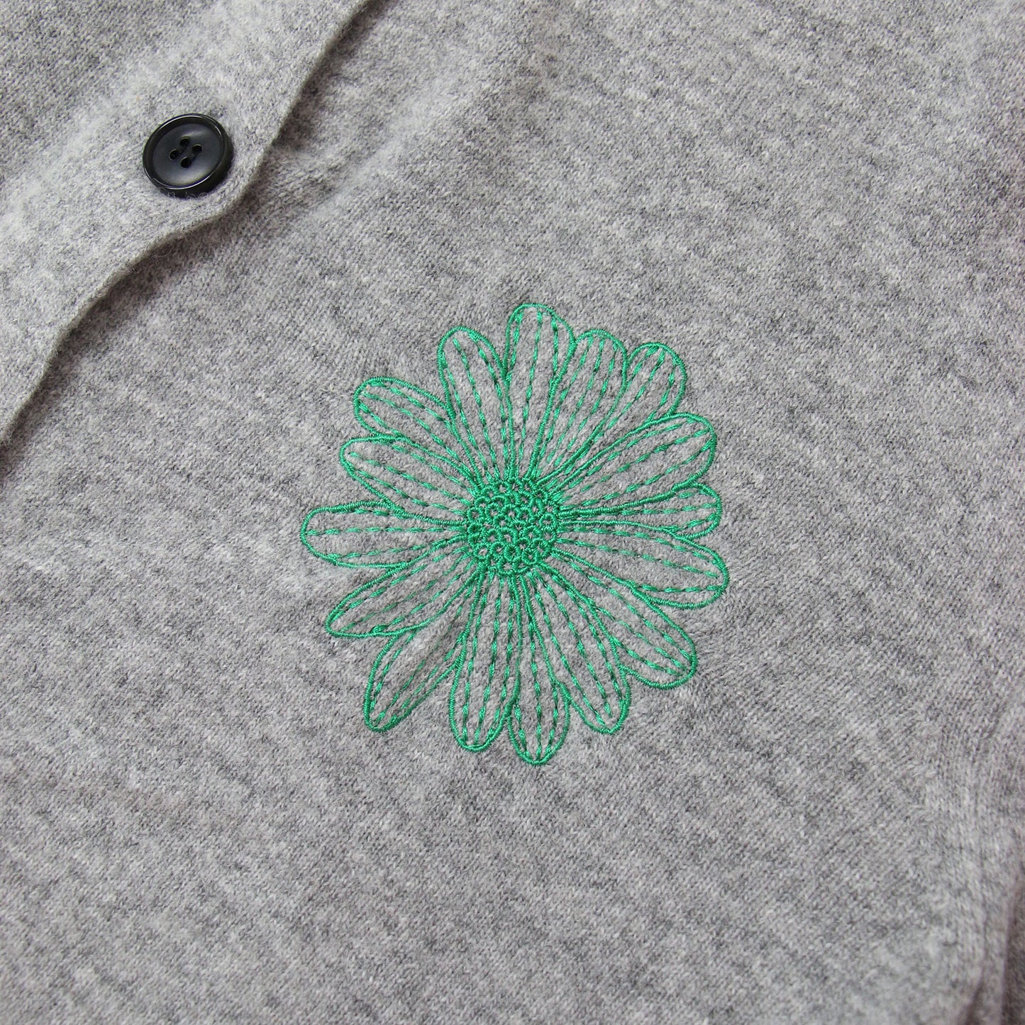 カシミヤ ブレンド ラウンドネック カーディガン / CASHMERE BLENDED CARDIGAN ROUND NECK ニット 長袖 FLOWER MARDI フラワー 刺繍