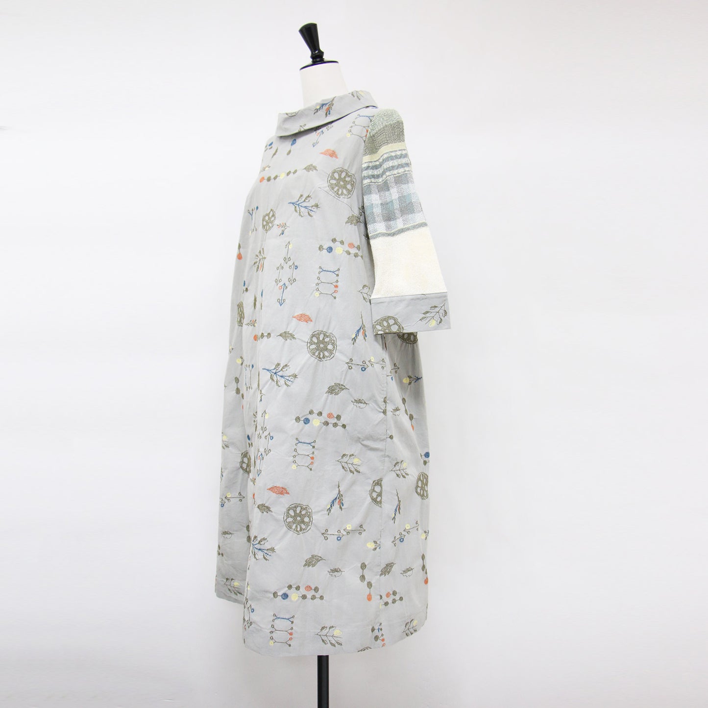 ニットコンビ 刺繍 ロング ワンピース / ボトルネック 7分袖 Aライン コットン ポリエステル 総柄