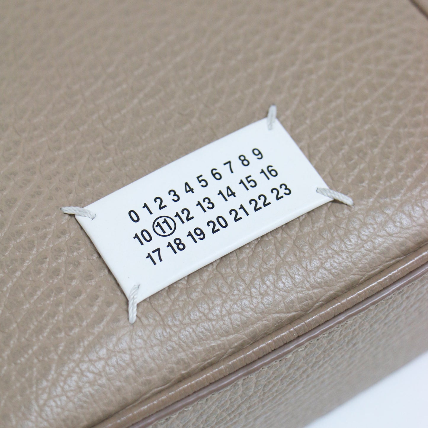 24春夏 チェーン ショルダーバッグ SB1WG0046 P4348 / 5AC TOTE HORIZONTAL 2WAY ハンドバッグ 巾着 カレンダータグ ナンバリングタグ レザー 牛革