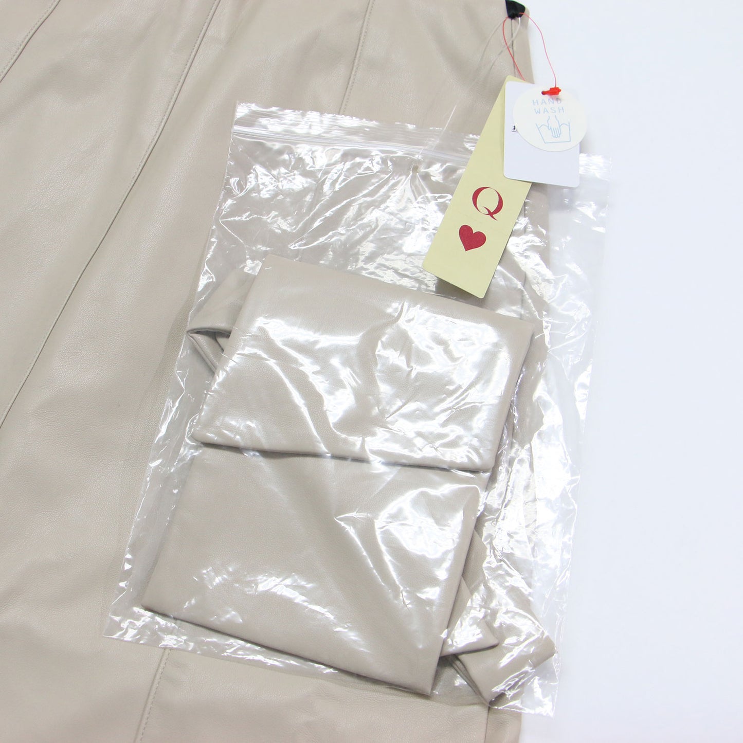 フェイクレザー バック付き スカート / Aライン ミディ丈 スリット ストレッチ