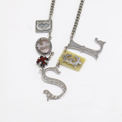 アルファベット モチーフ ネックレス / チェーン ロゴ