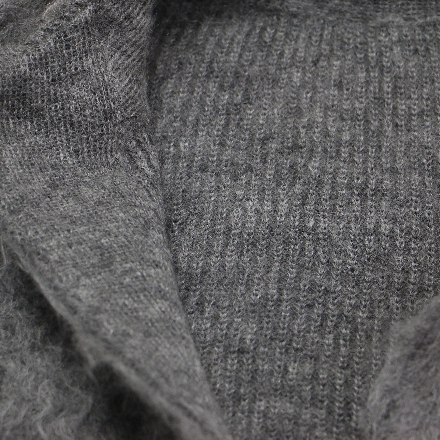 24秋冬 クルーネック カーディガン / PORTMIX ニット 長袖 ボタンレス ブランドロゴ メタルプレート ファー モヘヤ