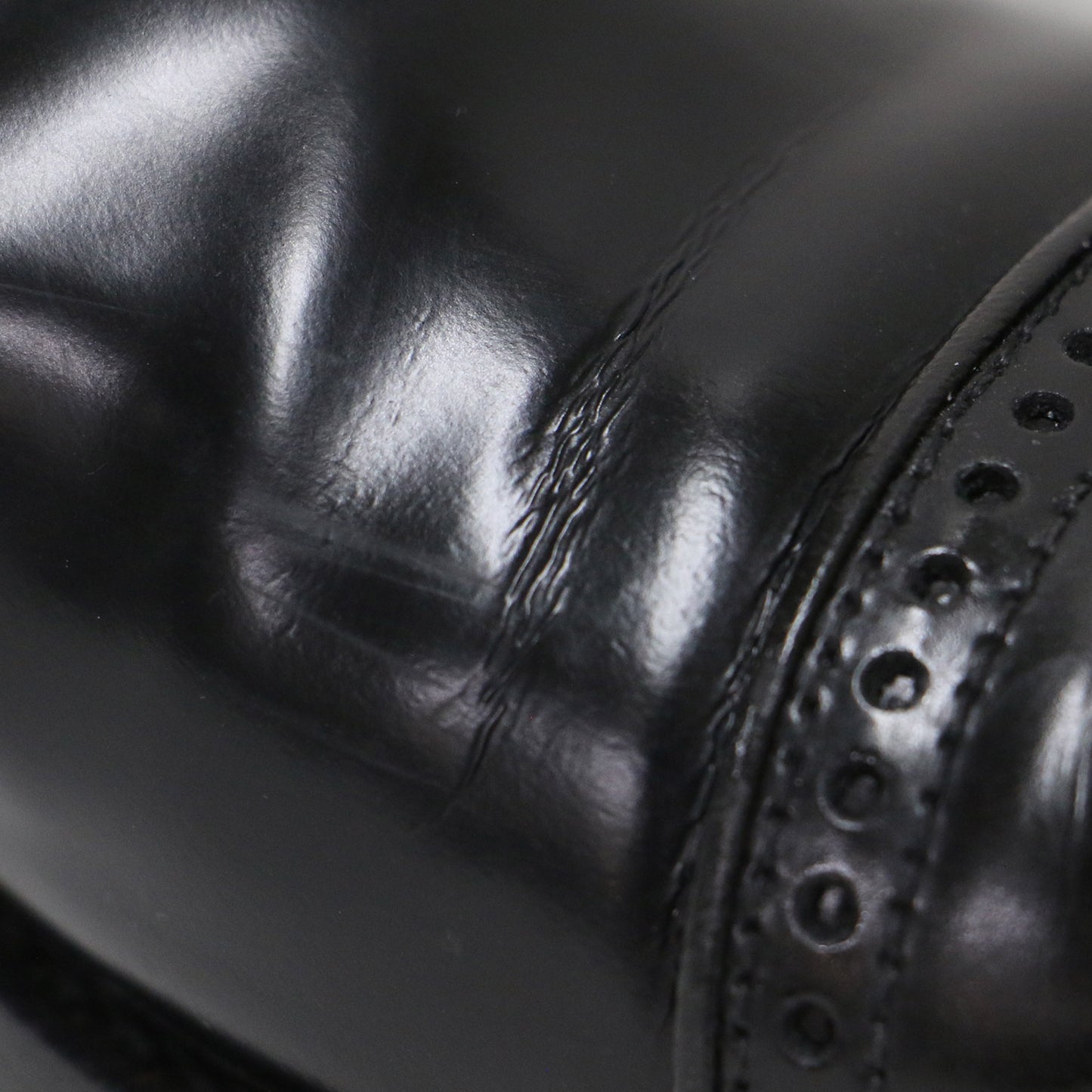 サイドゴア ショート ブーツ / ALLY メダリオン レザー 本革