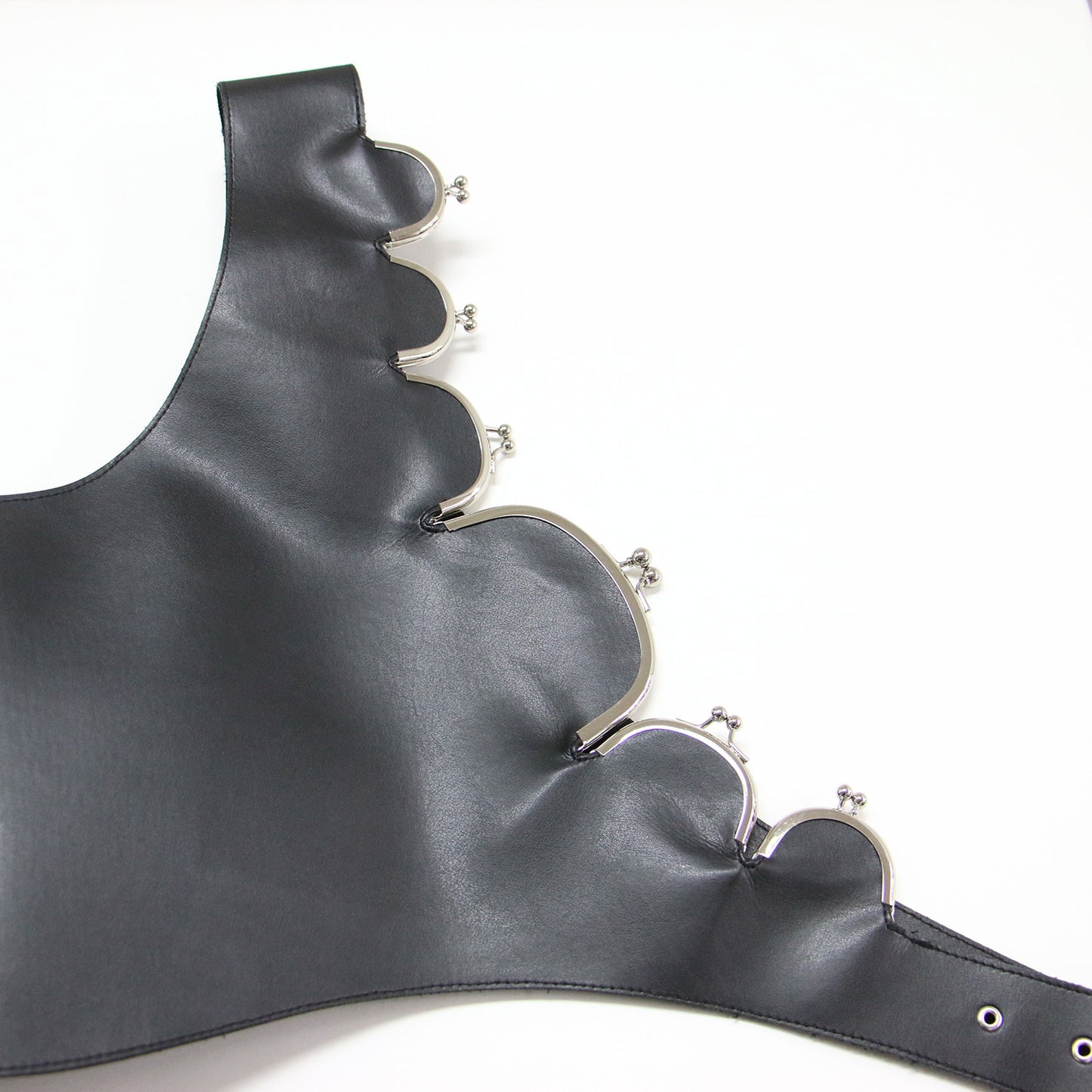 がま口 ポケット レザー ハーネス / ベスト ジレ ワンショルダー 合成皮革