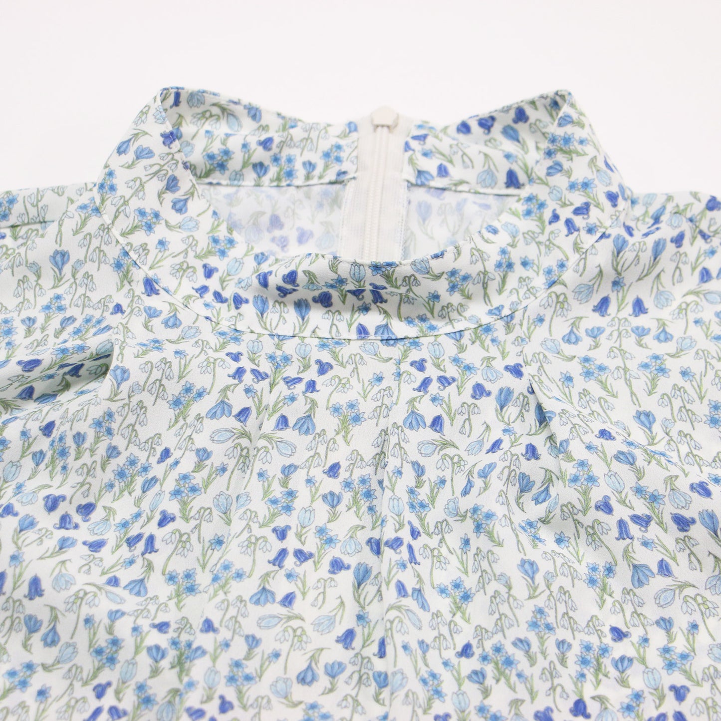 スノーブルーガーデン シャーリング ブラウス / Snowblue Garden 七分袖 スタンドネック 小花柄 フラワー ギャザー