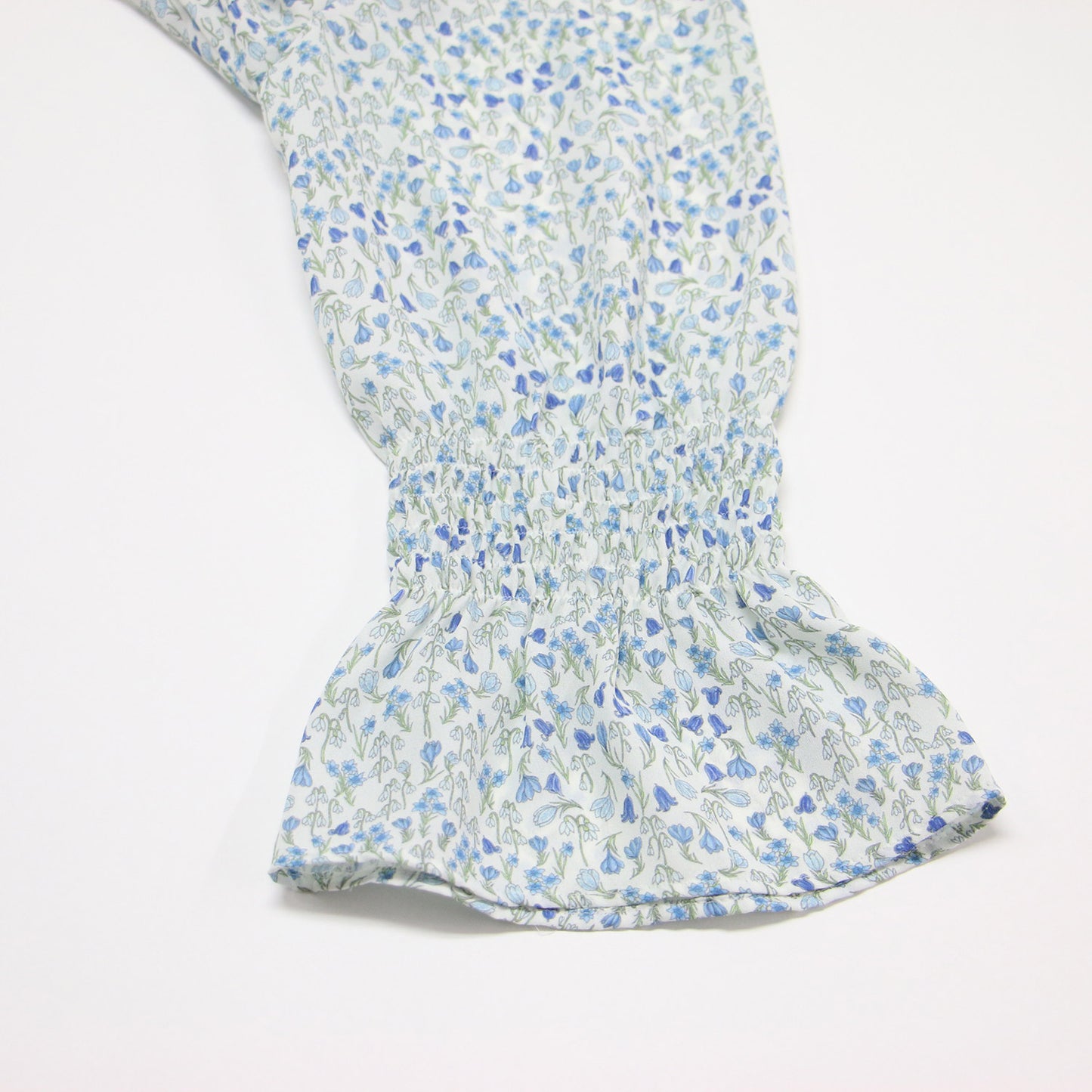 スノーブルーガーデン シャーリング ブラウス / Snowblue Garden 七分袖 スタンドネック 小花柄 フラワー ギャザー