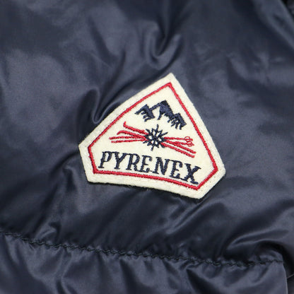 23秋冬 マラデータ ノーカラー ダウン コート / MALADETA2 長袖 チュニック丈 ロゴ ワッペン スナップボタン