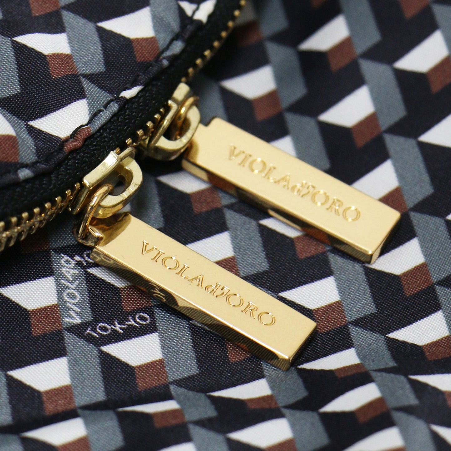 モノグラム柄 ショルダーバッグ / クロスボディ 肩掛け プリント ナイロン