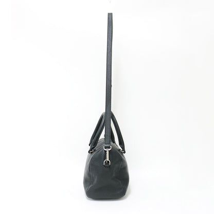 カウレザー 2WAY ボストン バッグ / ショルダーバッグ ハンドバッグ メタルロゴ 肩掛け 斜め掛け