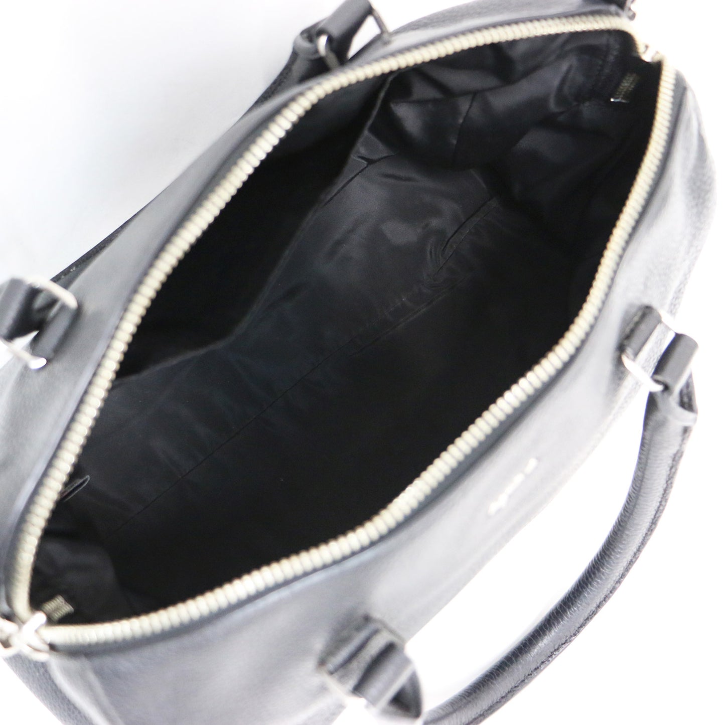 カウレザー 2WAY ボストン バッグ / ショルダーバッグ ハンドバッグ メタルロゴ 肩掛け 斜め掛け