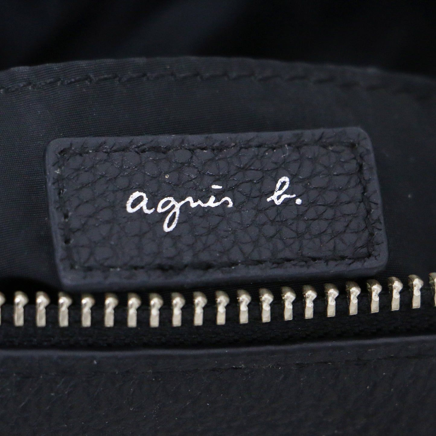 カウレザー 2WAY ボストン バッグ / ショルダーバッグ ハンドバッグ メタルロゴ 肩掛け 斜め掛け