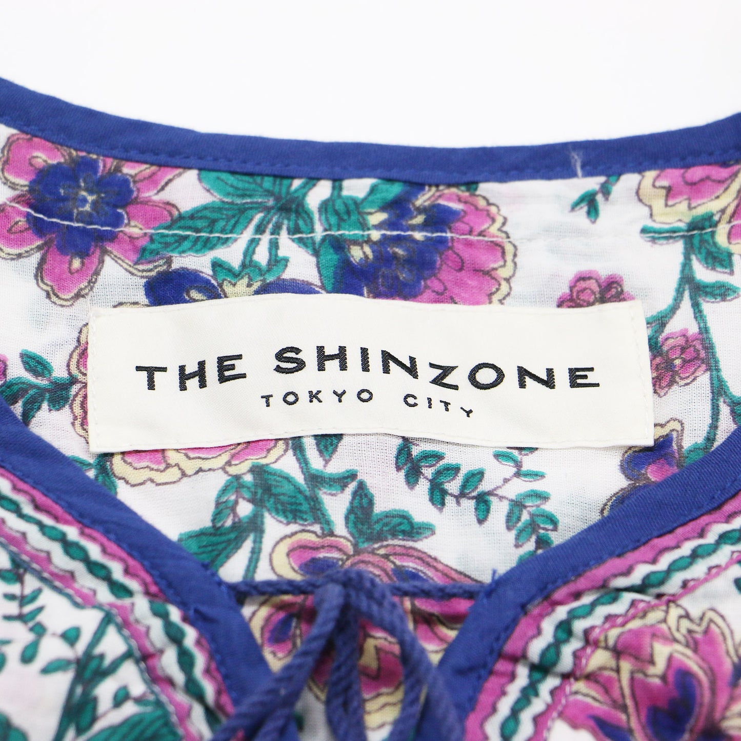 フラワー柄 ホーリー ブラウス / プルオーバー Vネック 長袖 花柄 コットン