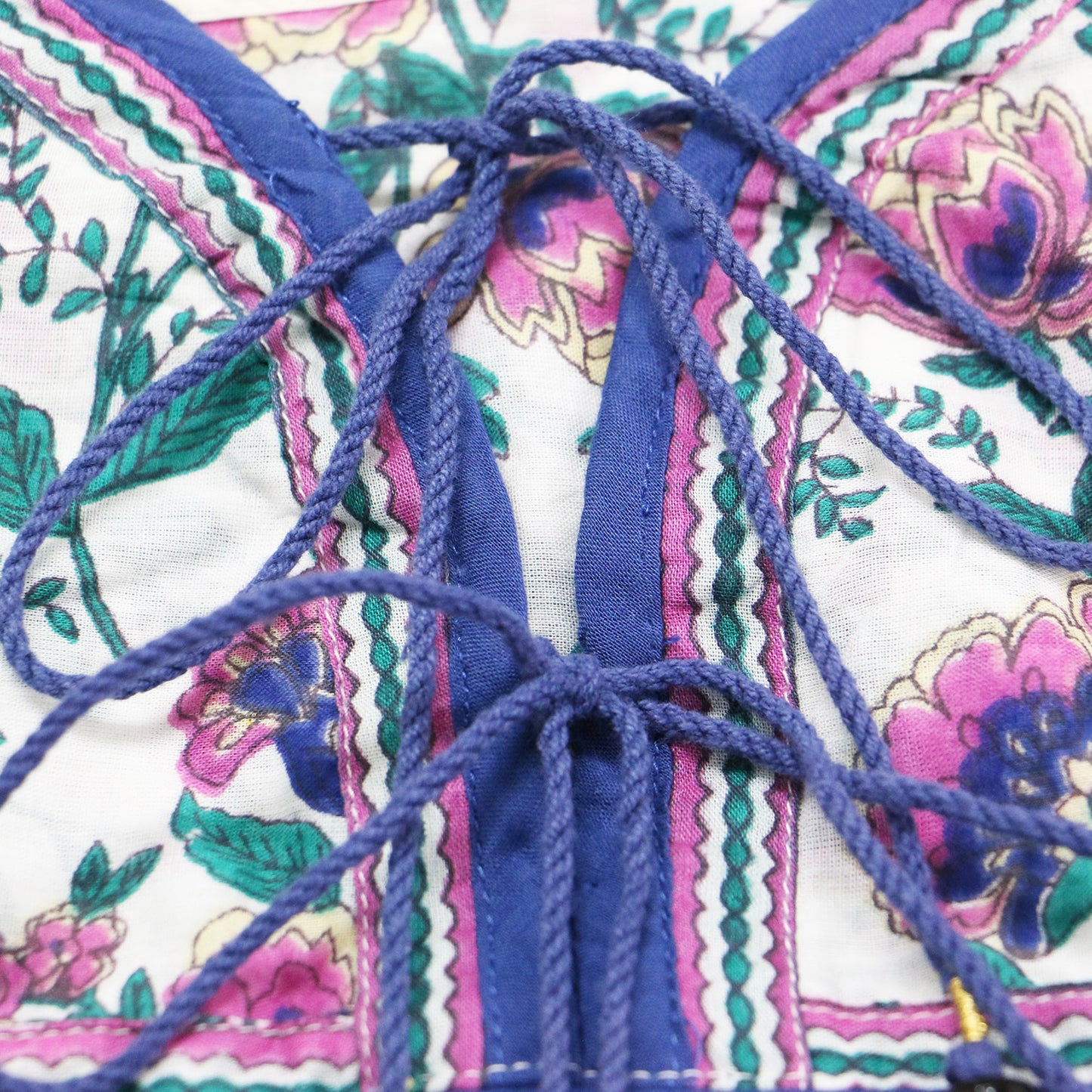 フラワー柄 ホーリー ブラウス / プルオーバー Vネック 長袖 花柄 コットン