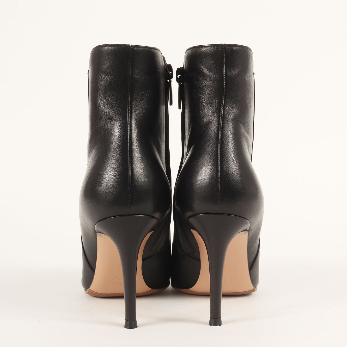 ナッパレザー ポインテッドトゥ ショート ブーツ / LEVY 85 ブーティ アンクル丈 ピンヒール 本革