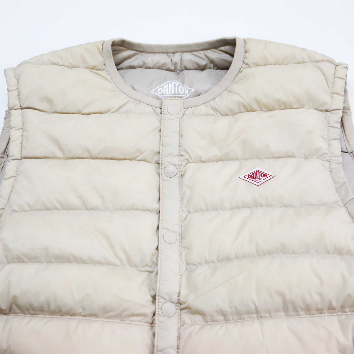 クルーネック インナー ダウン ベスト / CREWNECK INNER DOWN VEST マット ロゴ ナイロン