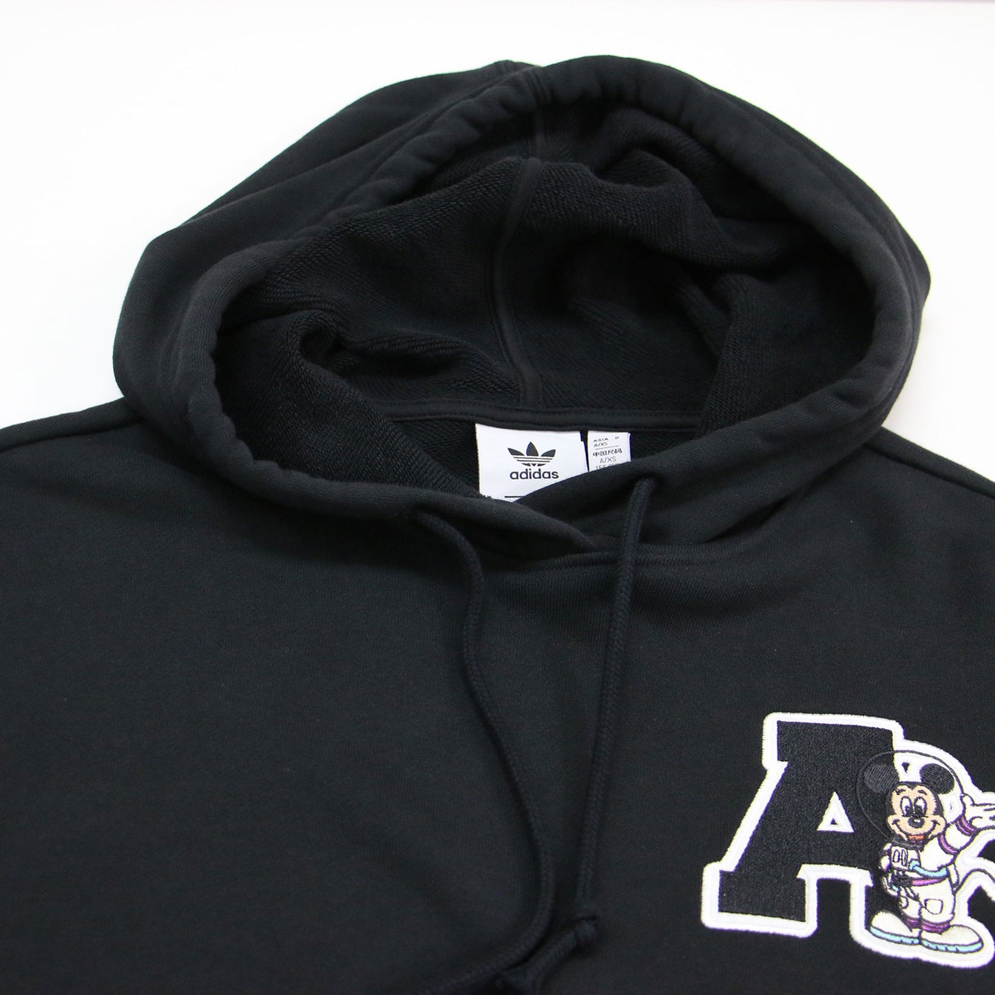 × Disney ショート丈 スウェット パーカー / フーディ プルオーバー ワッペン 長袖 裏毛 コットン