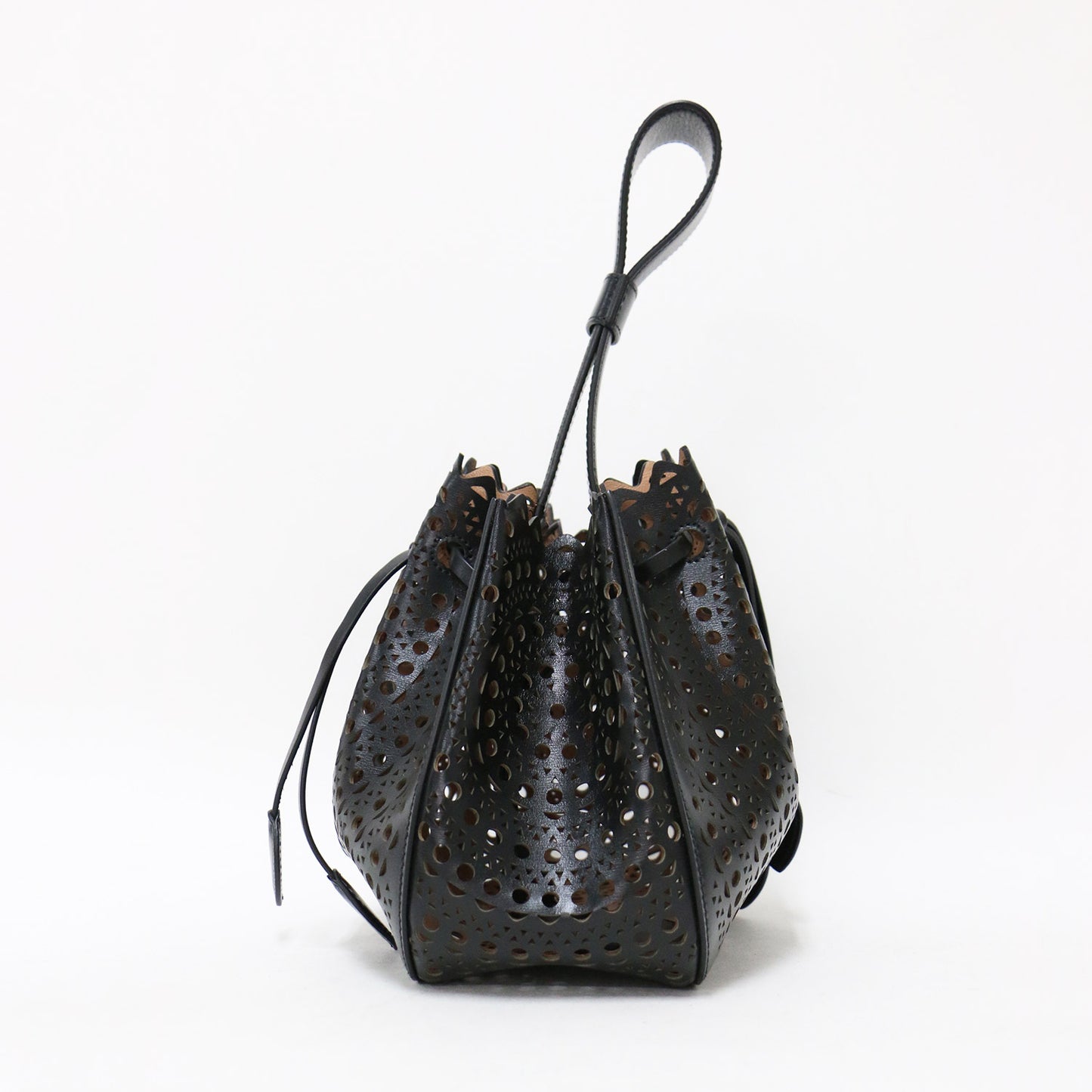 カッティング レザー ハンドバッグ / ROSE MARIE ワンハンドル リストストラップ 巾着型