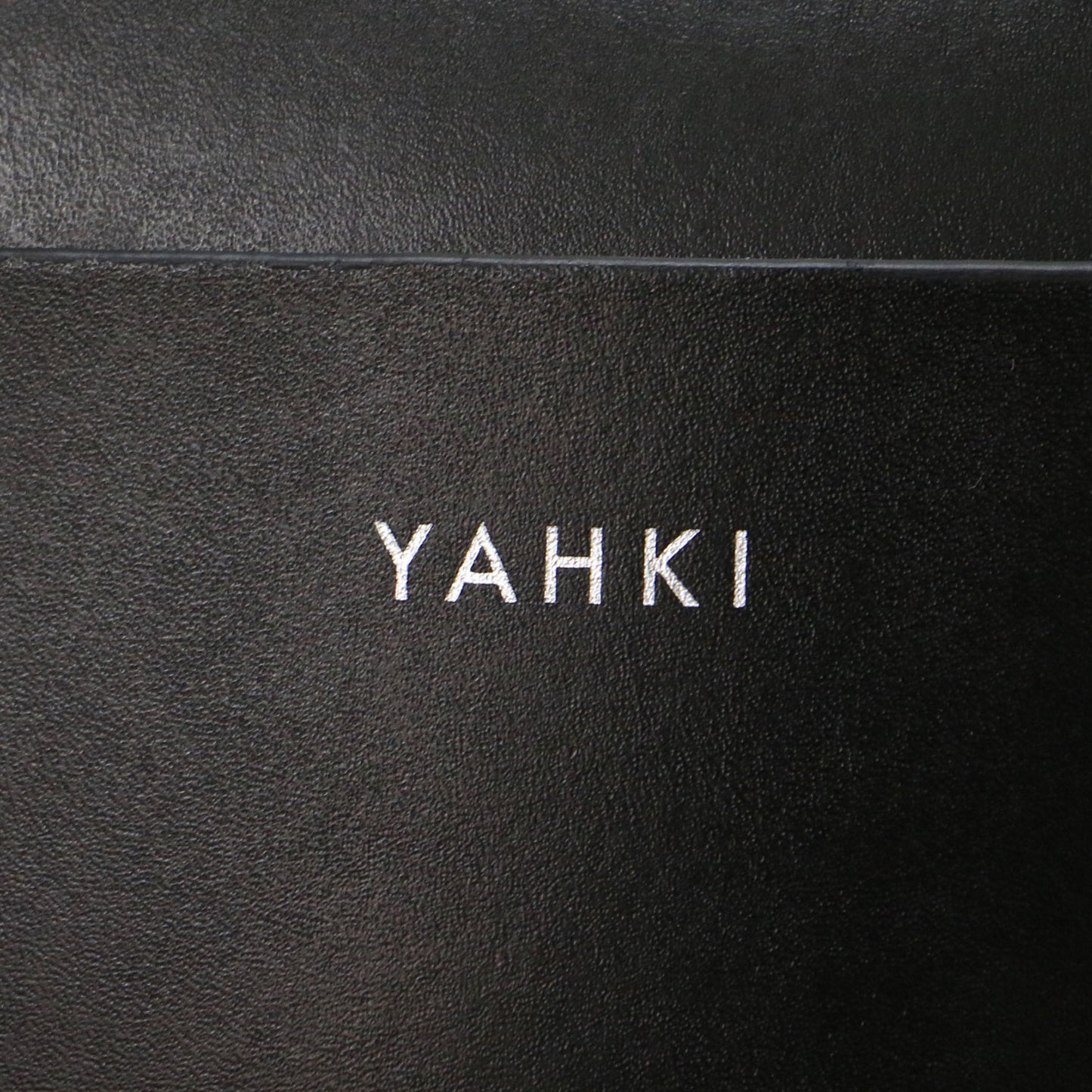 ミニ ショルダーバッグ YH-592 / ロゴ 台形 床革 レザー