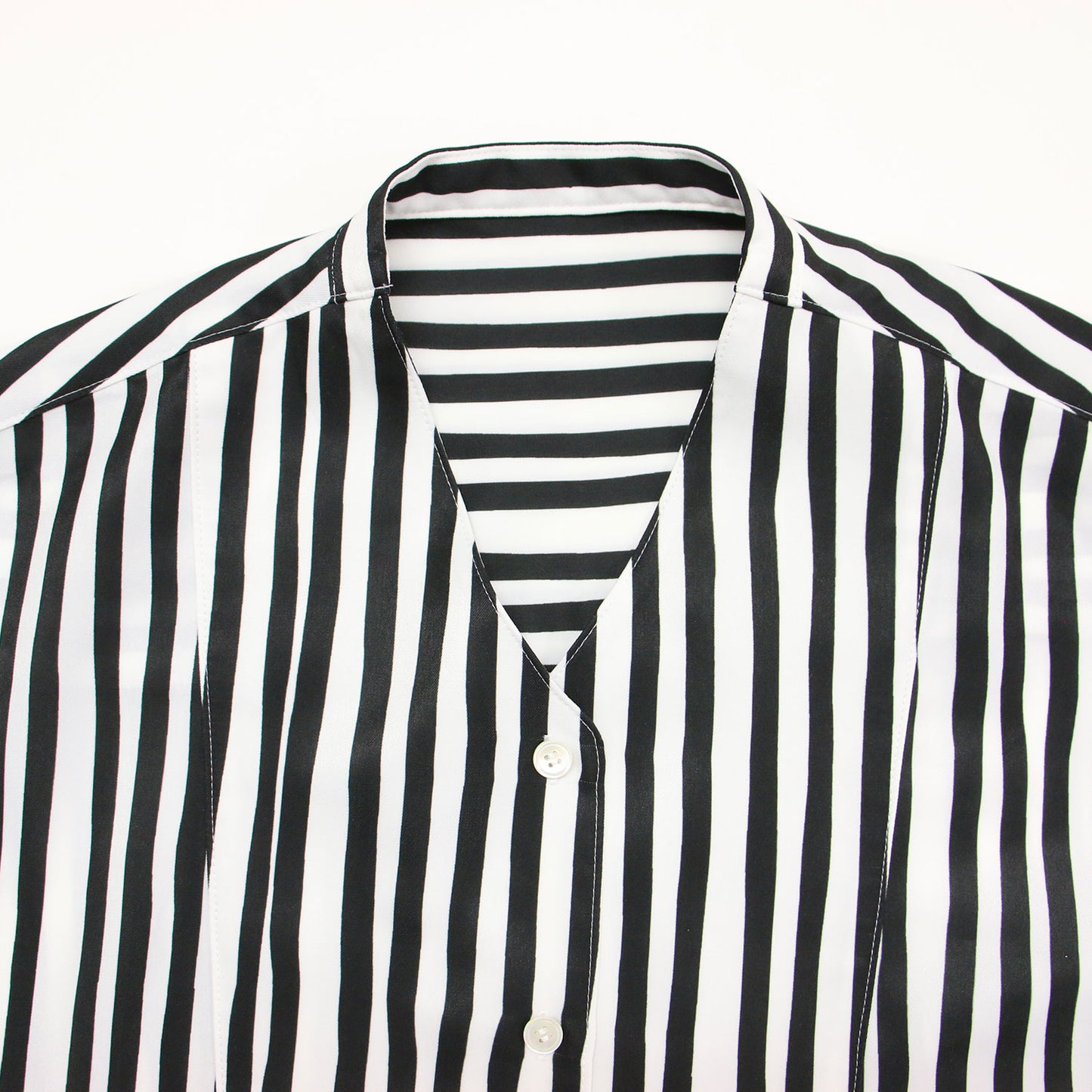 ストライプ プリント シャツ / STRIPE PRINT Vネック 長袖 ラウンドヘム ベンツ 比翼ボタン