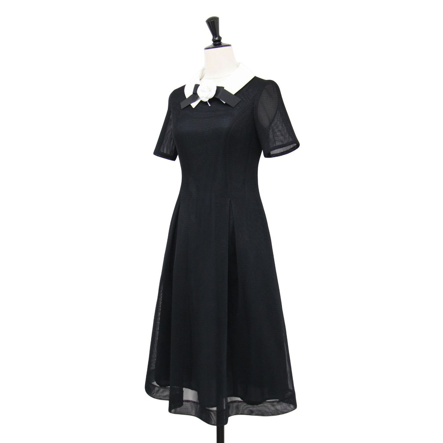 24春夏 コサージュ付き 白襟 メッシュ ドレス / ワンピース 半袖 ミディ丈 タック フレア