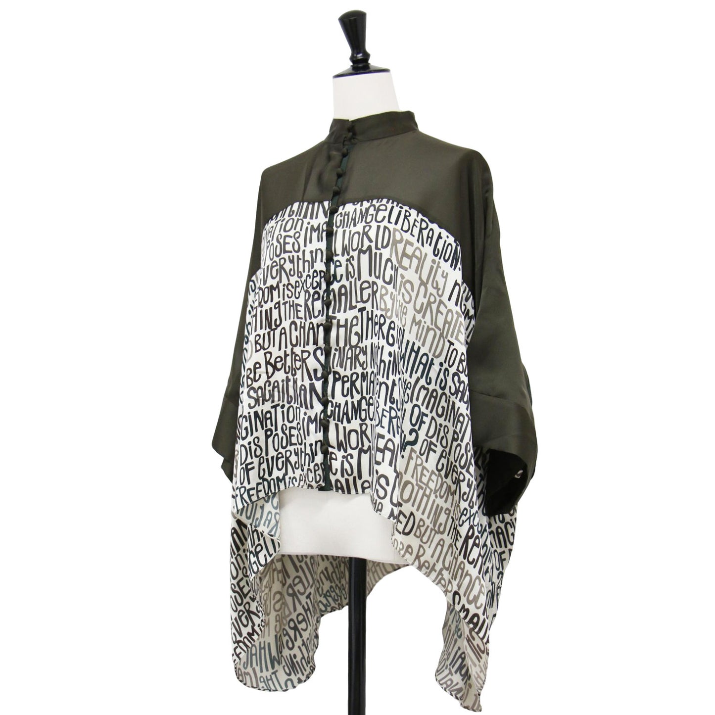 メッセージ プリント ワイド ブラウス / スタンドカラー 半袖 クロップド丈 サテン メッシュ