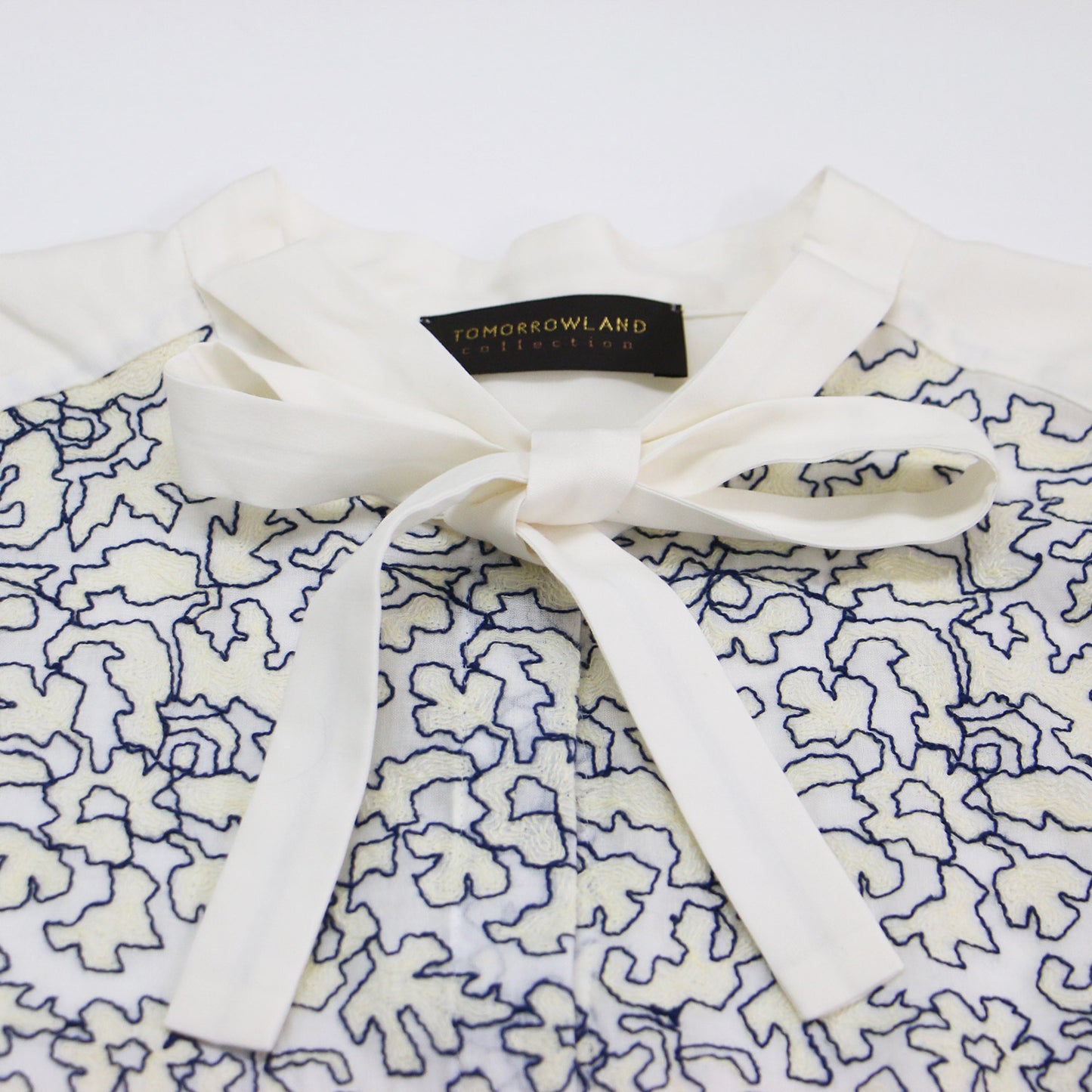 23春夏 キース エンブロイダリー ボウタイ ブラウス / ノースリーブ スタンドカラー リボン 刺繍