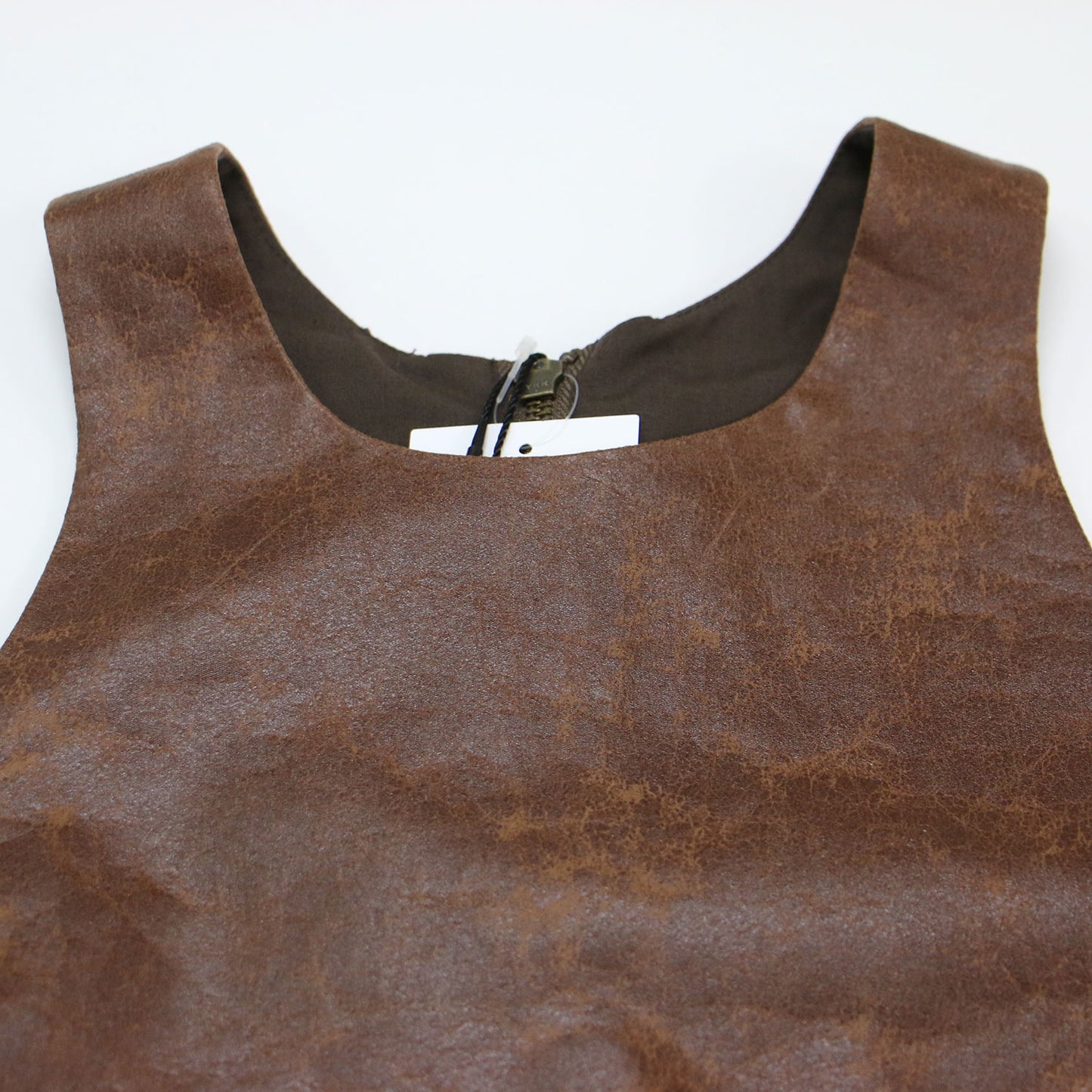 24秋冬 クラッキング フェイクレザー ベスト / crackingfakeleather vest ショート丈 クルーネック アメリカンスリーブ 2WAY