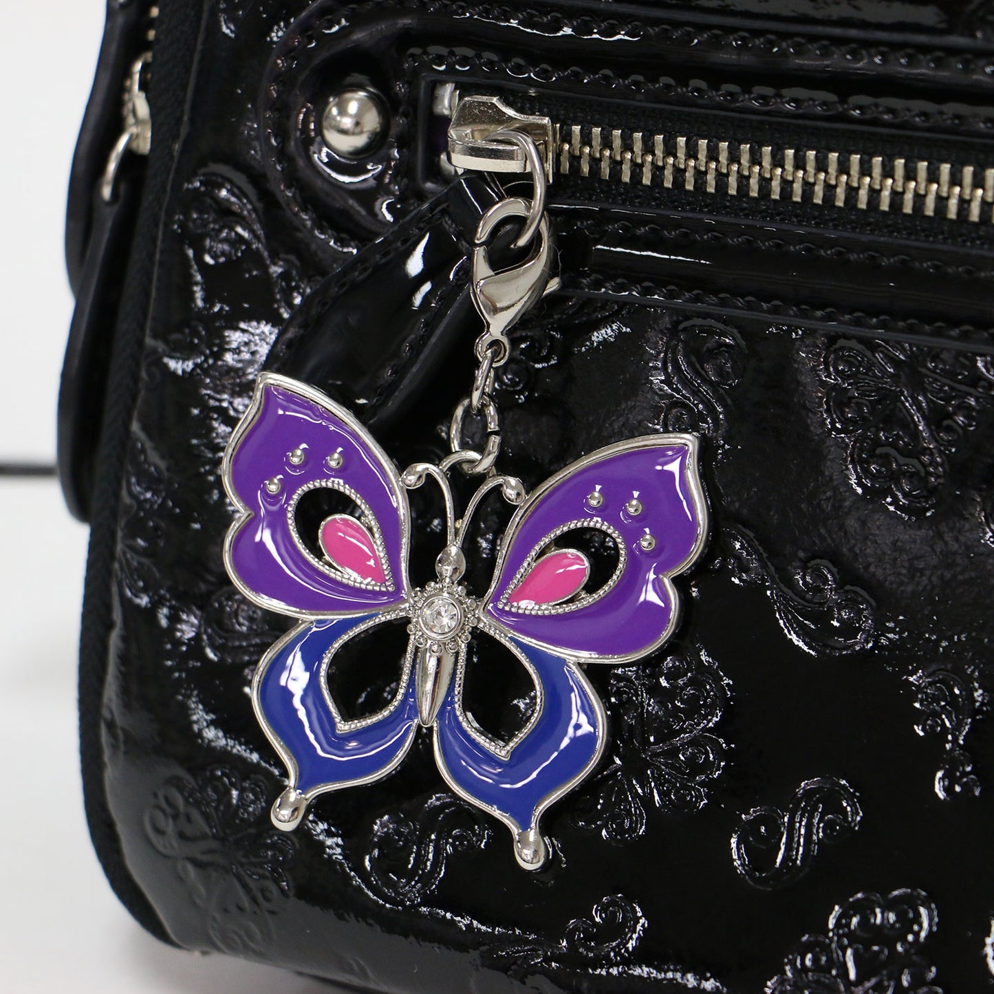 エリス 型押し エナメルレザー ショルダーバッグ / ポシェット 肩掛け 斜め掛け バタフライ エンボス