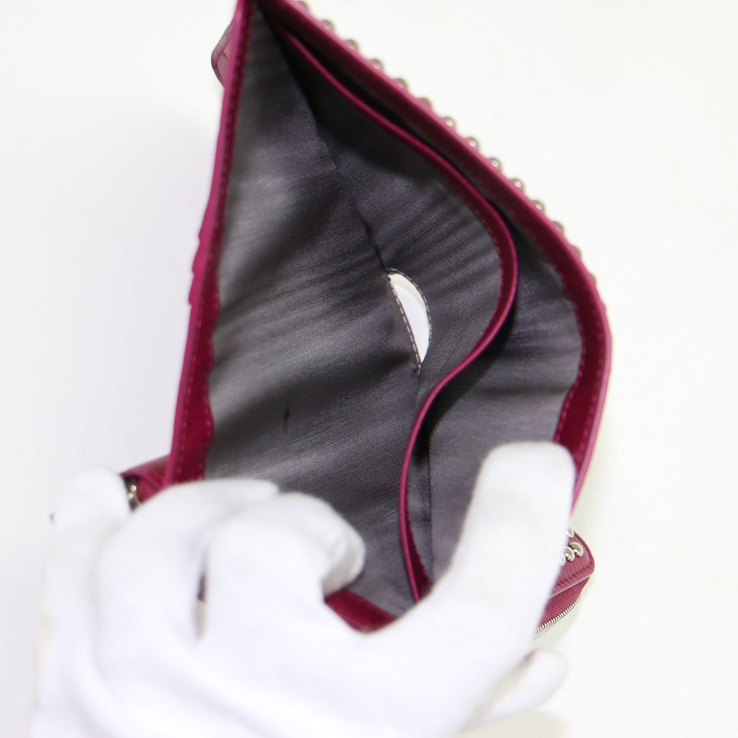 ミディアム スタッズ付き ラウンドジップ ウォレット / MEDIUM ZIP AROUND WALLET WITH STUDS 二つ折り 財布 レザー