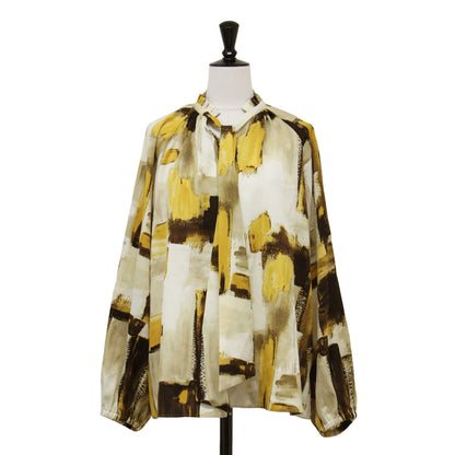 ボウタイ 総柄 ハイネック ブラウス / プルオーバー 長袖 フリル ギャザー ラグランスリーブ タック マロニースエード