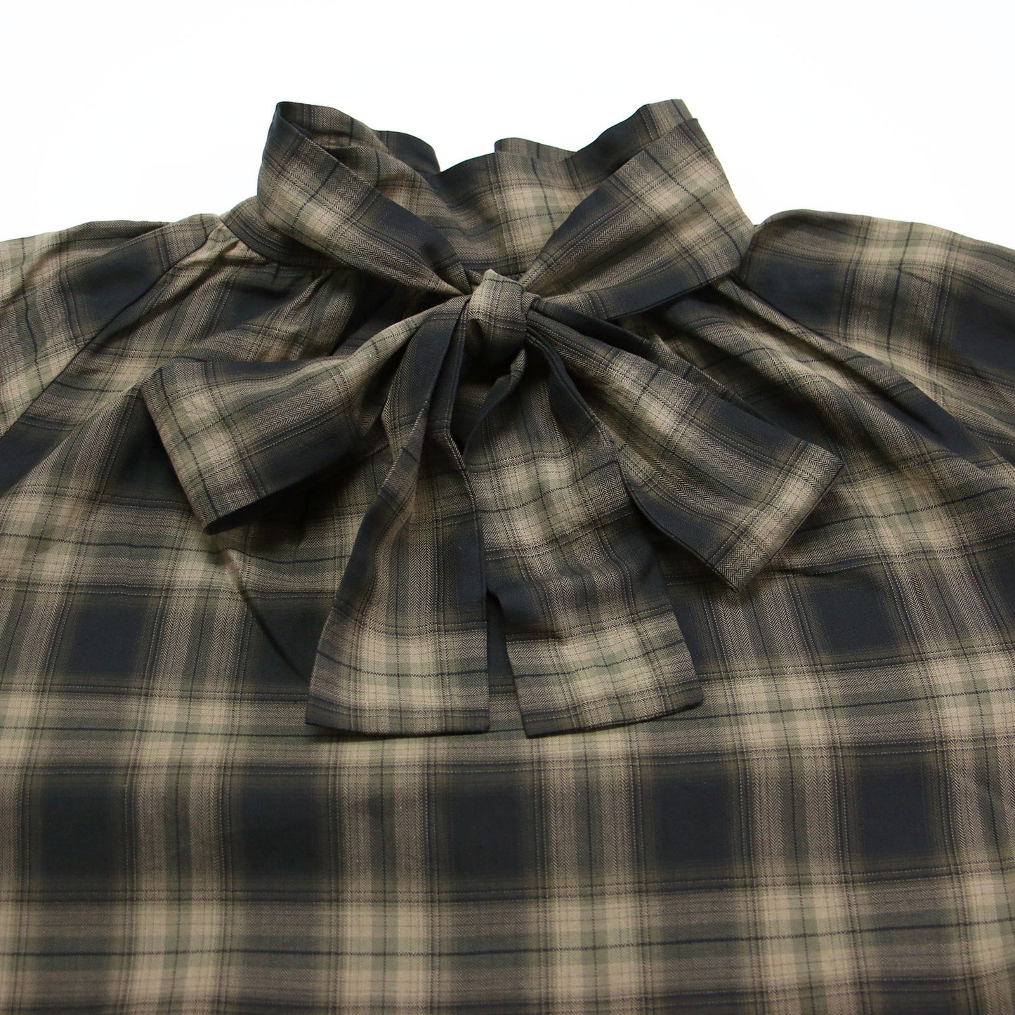ボウタイ チェック ブラウス / プルオーバー 長袖 ハイネック リボン タック ギャザー コットン