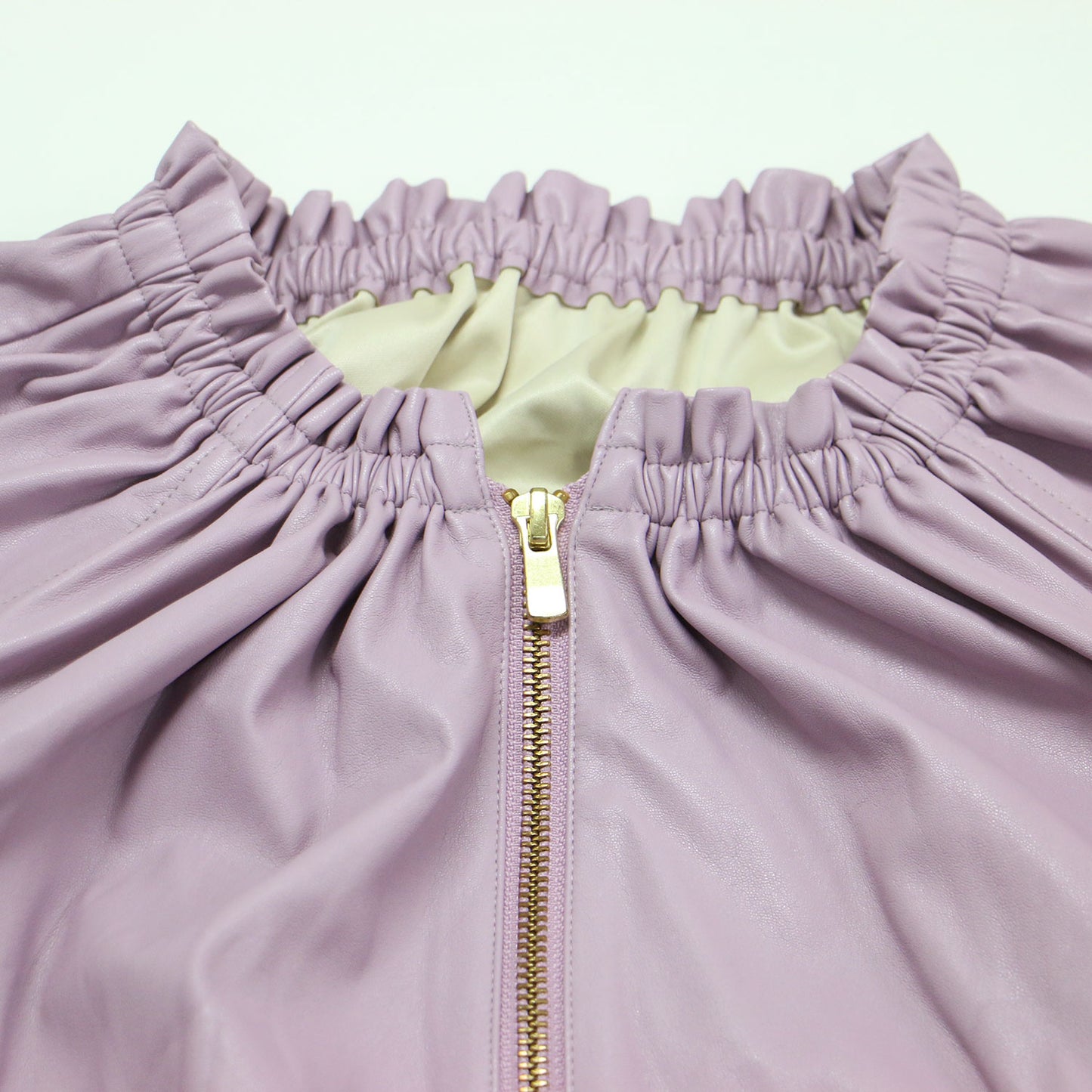 フェイクレザー ギャザー ブルゾン / ジャケット 長袖 ラグランスリーブ フリル