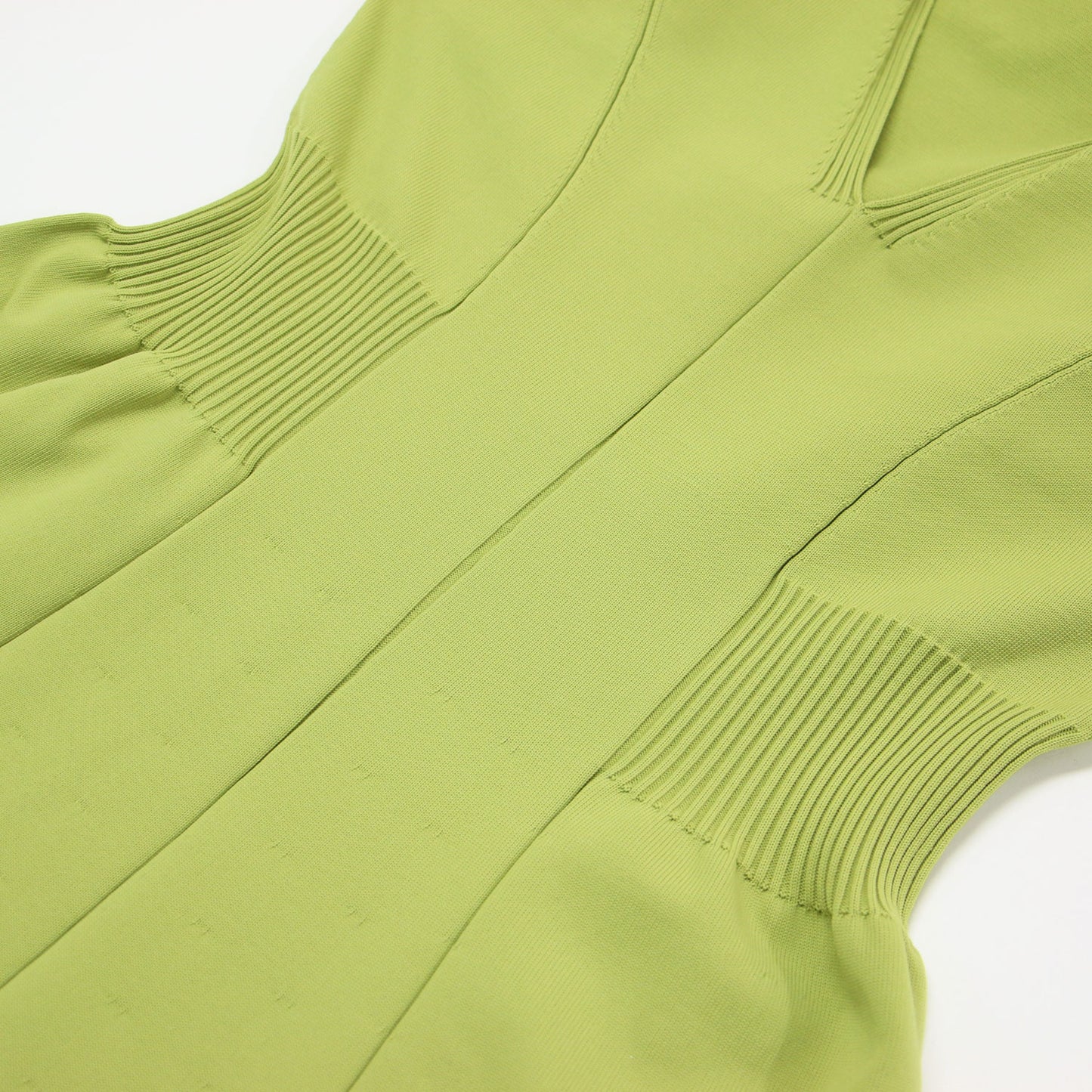 Vネック ハーフスリーブ ニット ワンピース / ミモレ丈 パフスリーブ フレア