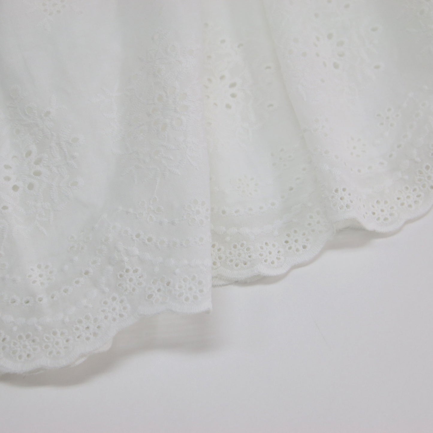 25春夏 × HAPPY PLUS STORE 別注 ヘムレース コットン スカート / HEM LACE COTTON SKIRT ロング丈 ティアード ウエストゴム 刺繍