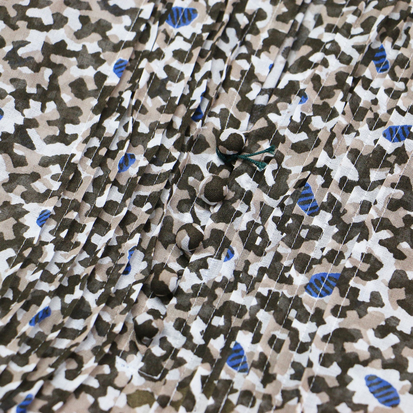 23春夏 コットン プリント ノースリーブ ブラウス / シャツ クルーネック タック シアー Aライン 総柄