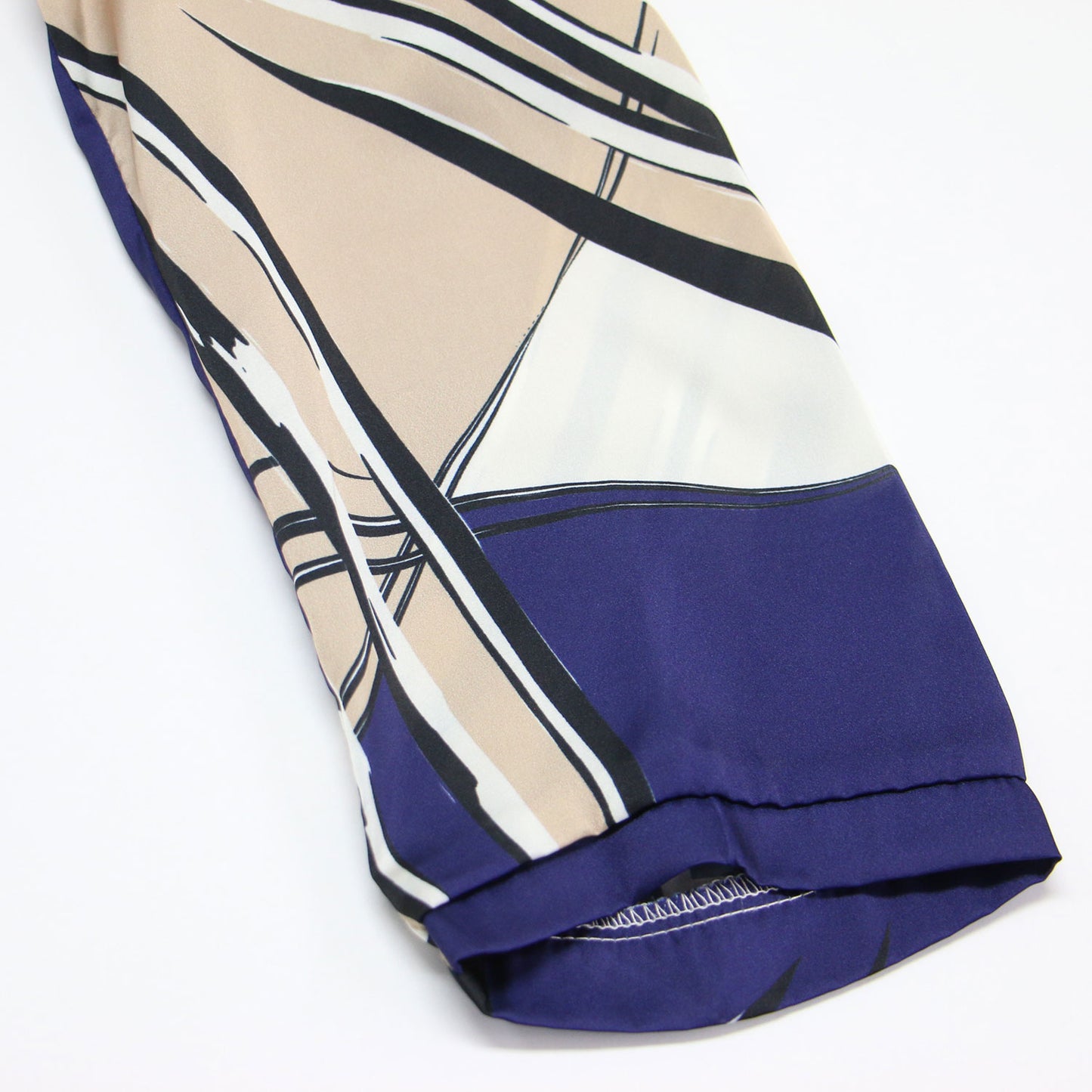 幾何学柄 ロング シャツワンピース / 7分袖 フレア 総柄 プリント サテン